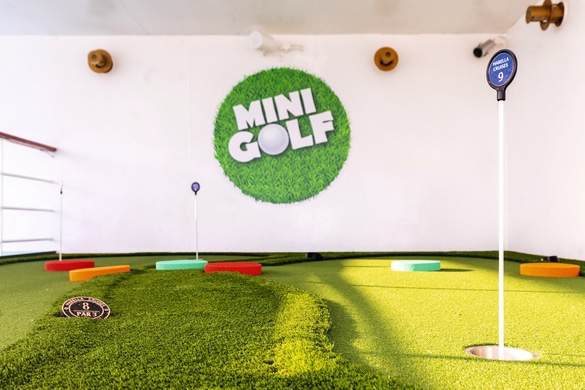 Marella Cruises Marella Explorer Minigolf ©Cezare White 2.jpg